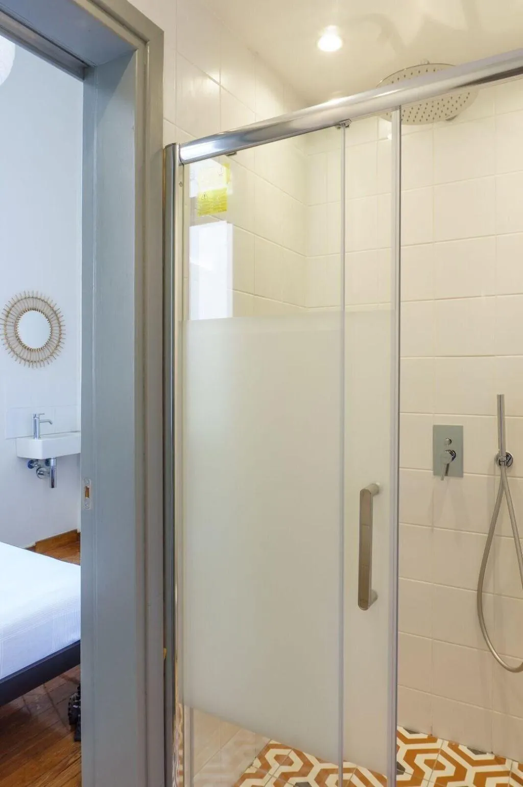 Room, Dioskouros, Athens