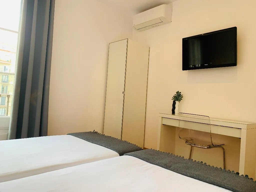 TWIN Shared external bathroom Room, Super Balmes Guest House, Barcelona