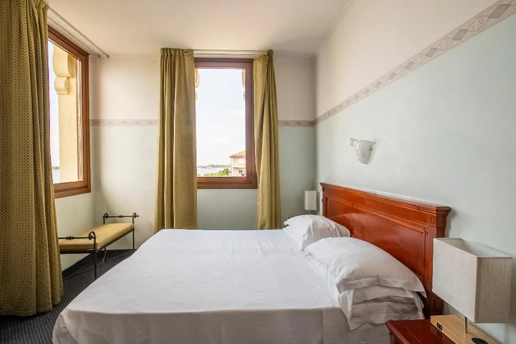 DOUBLE LAGOON VIEW Room, Russo Palace, Venice