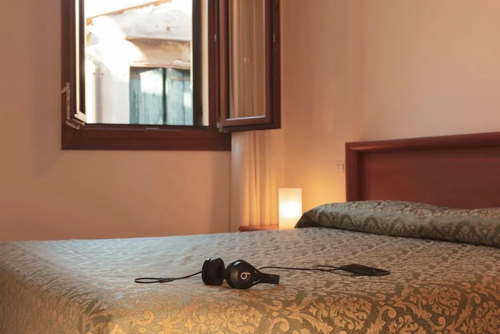 APARTMENT CAPACITY 3 TWO BEDROOMS Room, Appartamenti Commercio & Pellegrino, Venice