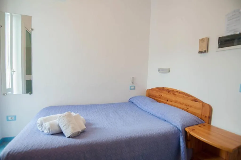 Room, Albergo Macrì, Naples