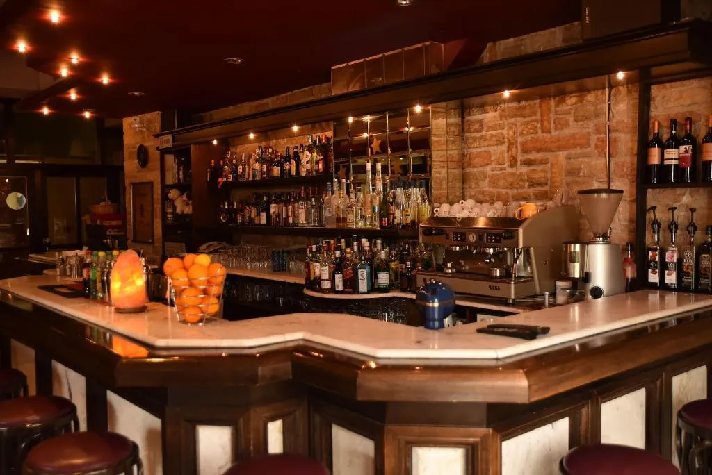 Bar, Mont Helmos, Athens