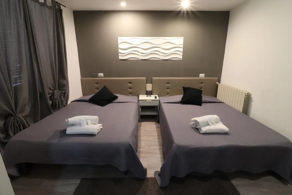 Room, Guest House Minas, Milan