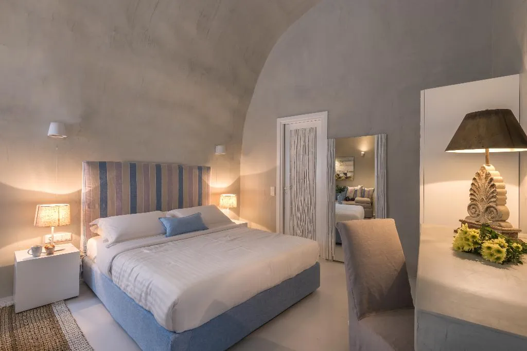 JUNIOR SUITE WITH JACUZZI Room, Mythical Blue Luxury Suites, Santorini