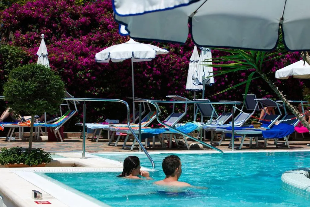 Pool, Zi' Teresa, Naples