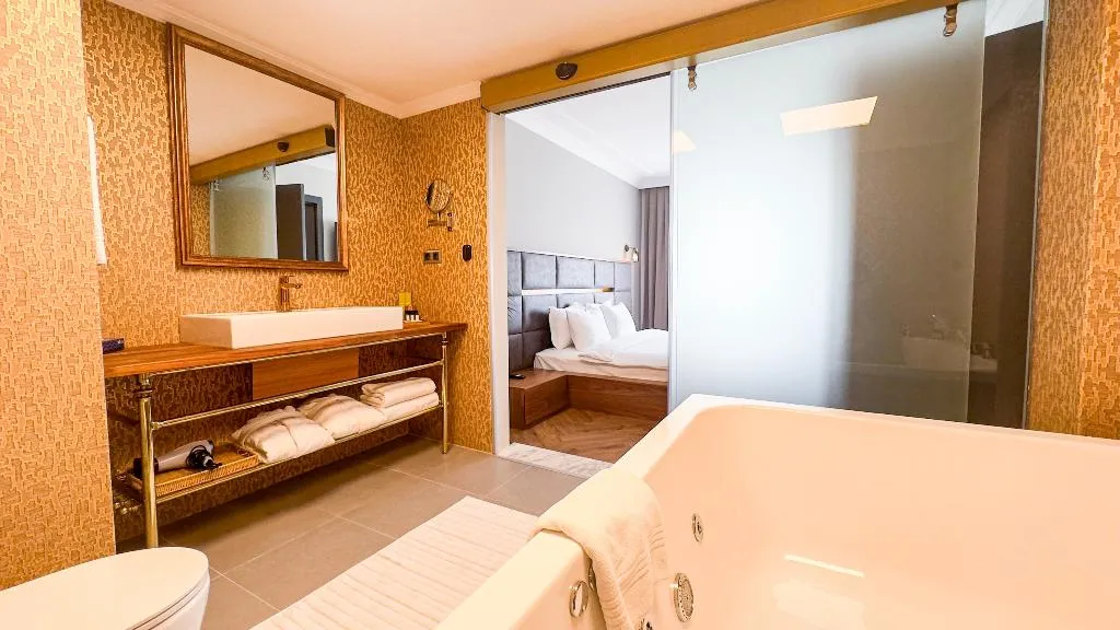 SUITE KING BED WITH JACUZZI Room, The Yali Konak Hotel Izmir, Izmir