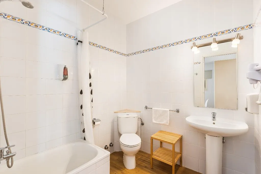 FAMILY ROOM CAPACITY 3 Room, Hostal JUME - URBAN ROOMS, Menorca