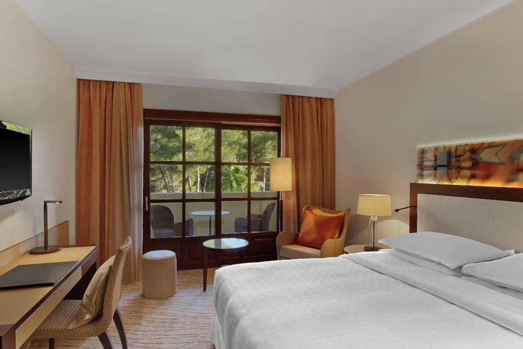 DOUBLE SUPERIOR WITH VIEWS Room, Sheraton Mallorca Arabella Golf Hotel, Majorca