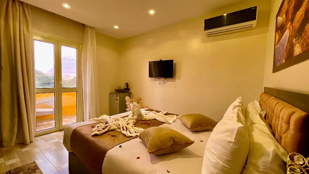 DOUBLE SUPERIOR KING BED Room, Nemes Pyramids View Inn, Cairo