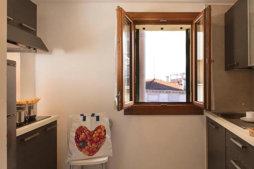 APARTMENT CAPACITY 2 ONE BEDROOM Room, Appartamenti Commercio & Pellegrino, Venice