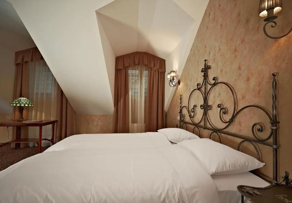 Room, Justus, Riga
