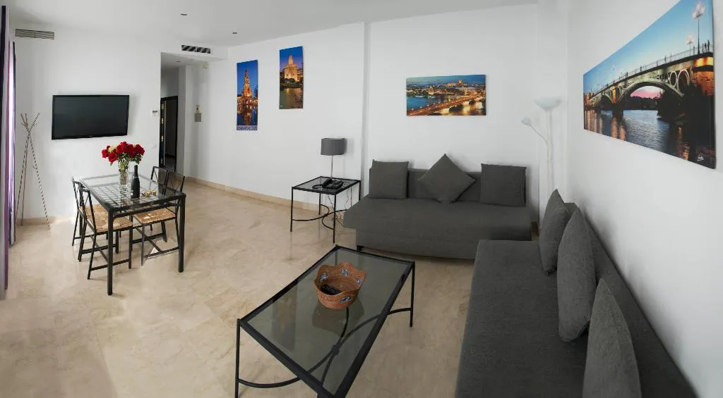 APARTMENT SUPERIOR CAPACITY 4 Room, Corral de los Chícharos, Seville