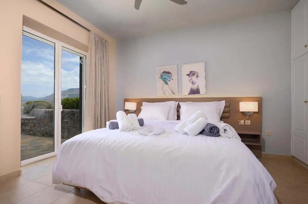 VILLA WITH PRIVATE POOL Room, Searocks Exclusive Village, Kalamata