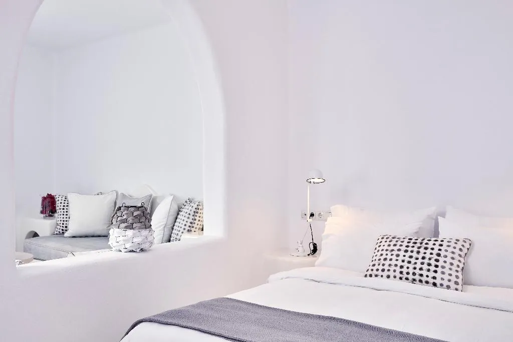 SUITE CAPACITY 3 Room, Cliffside Suites, Santorini