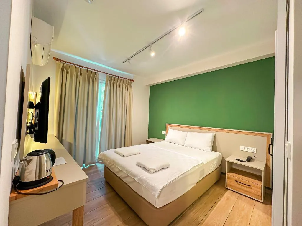 Room, Sema, Dalaman