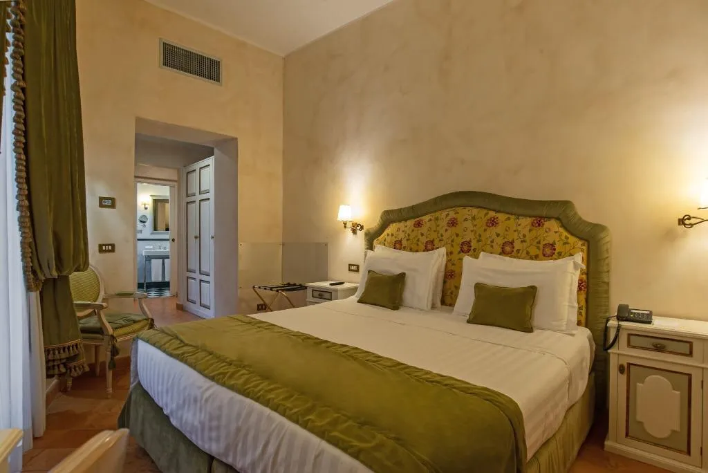TRIPLE SUPERIOR Room, Donna Camilla Savelli - VRetreats, Rome