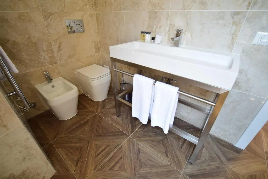 Room, Kf Deluxe B B, Florence