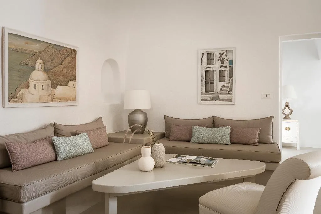 STUDIO TWO BEDROOMS WITH PRIVATE POOL Room, Aqua Luxury Suites, Santorini
