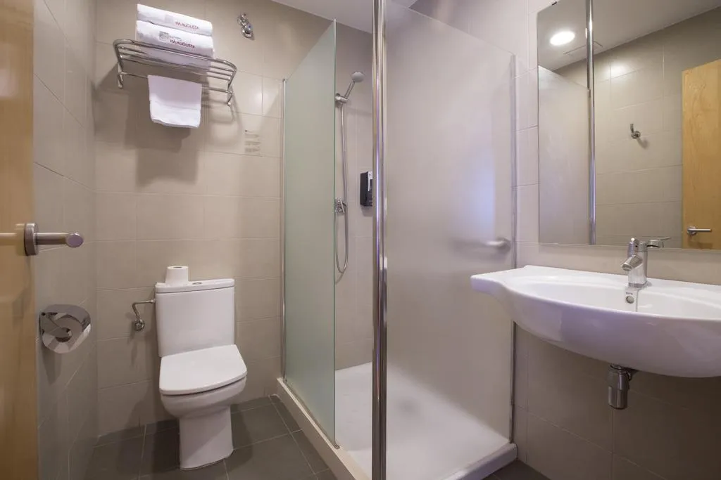 TRIPLE STANDARD Room, Via Augusta, Barcelona