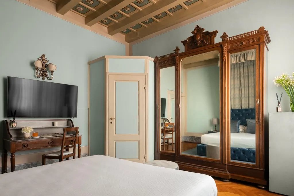 DOUBLE SUPERIOR Room, Loggiato Dei Serviti, Florence