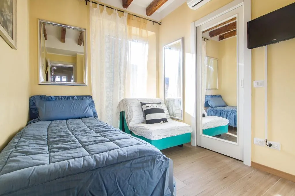 Room, B&B Antico Cortile, Milan