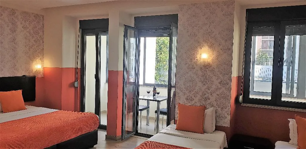 FAMILY ROOM WITH BALCONY Room, Universo Romântico Guesthouse & Spa, Lisbon