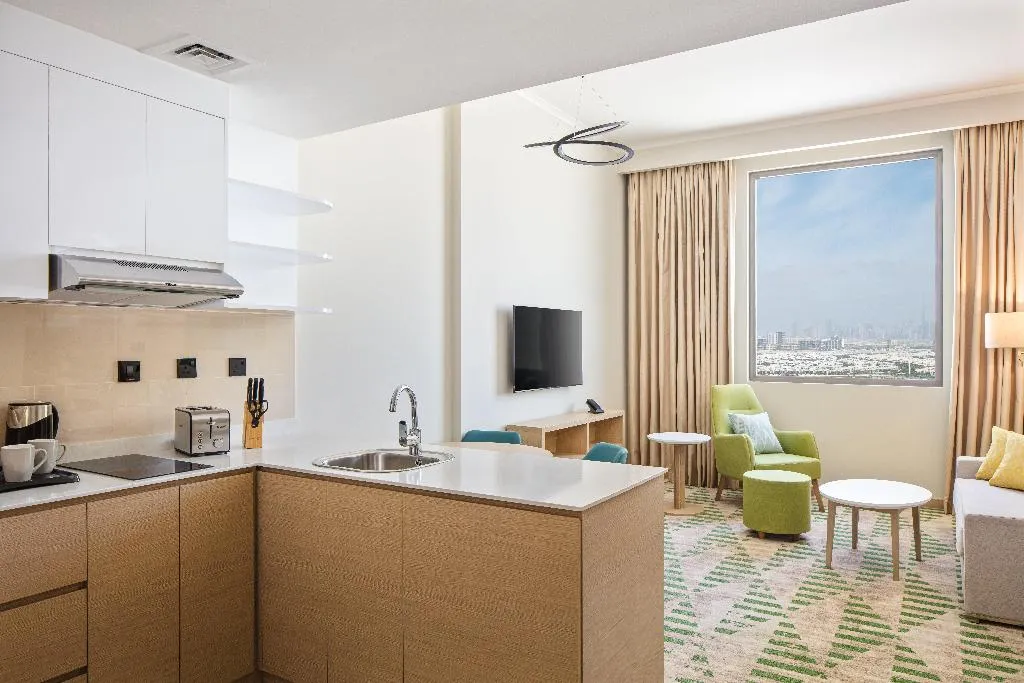 SUITE SMOKING Room, Holiday Inn Hotel & Suites Dubai Science Park, Dubai
