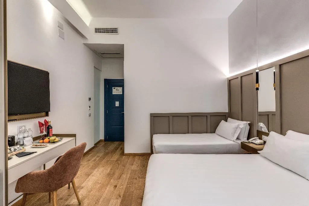 TRIPLE STANDARD Room, Relais Trevi 95 Boutique Hotel, Rome