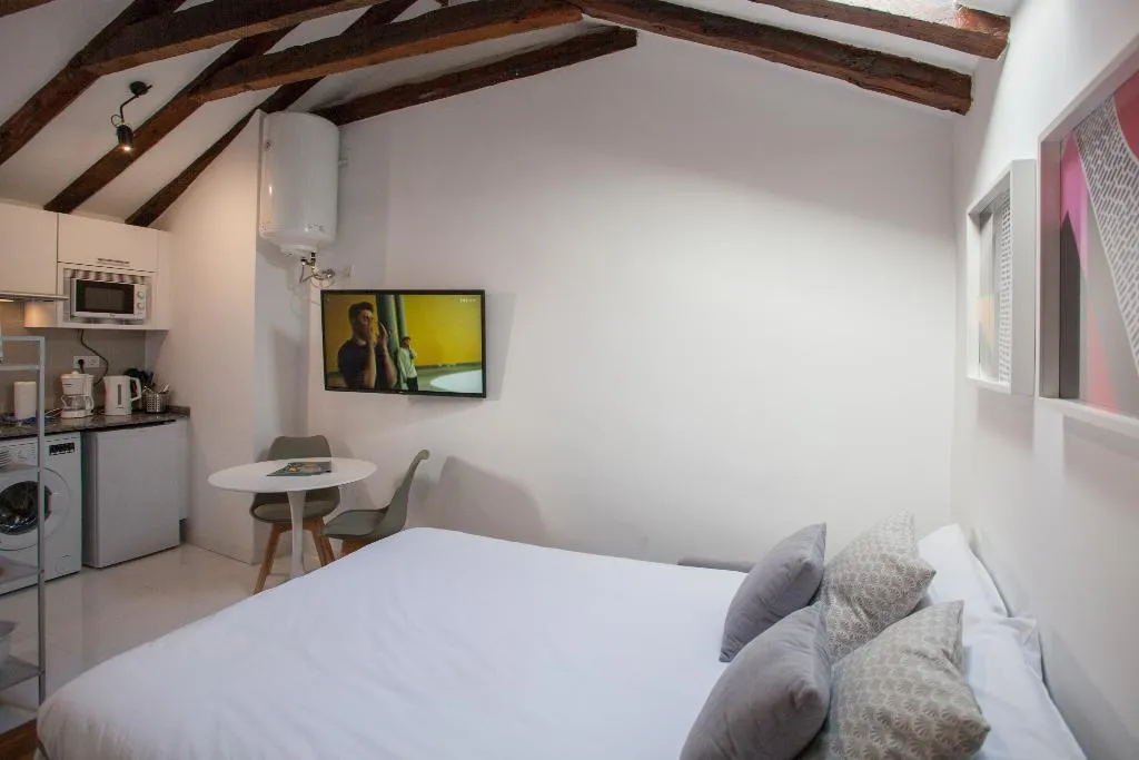 STUDIO STANDARD Room, Gran Central Suites, Madrid