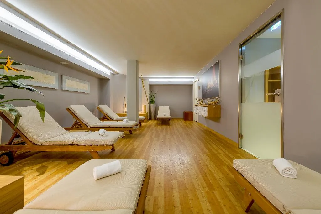Sports and Entertainment, Movenpick Hotel Amsterdam City Centre, Amsterdam