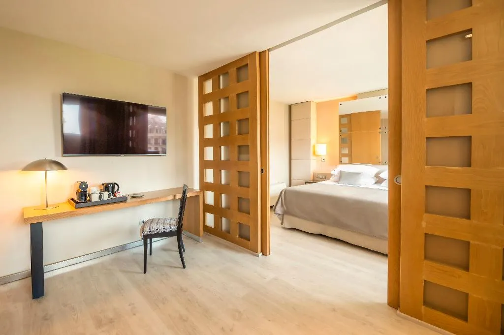 JUNIOR SUITE STANDARD Room, Hesperia Presidente, Barcelona