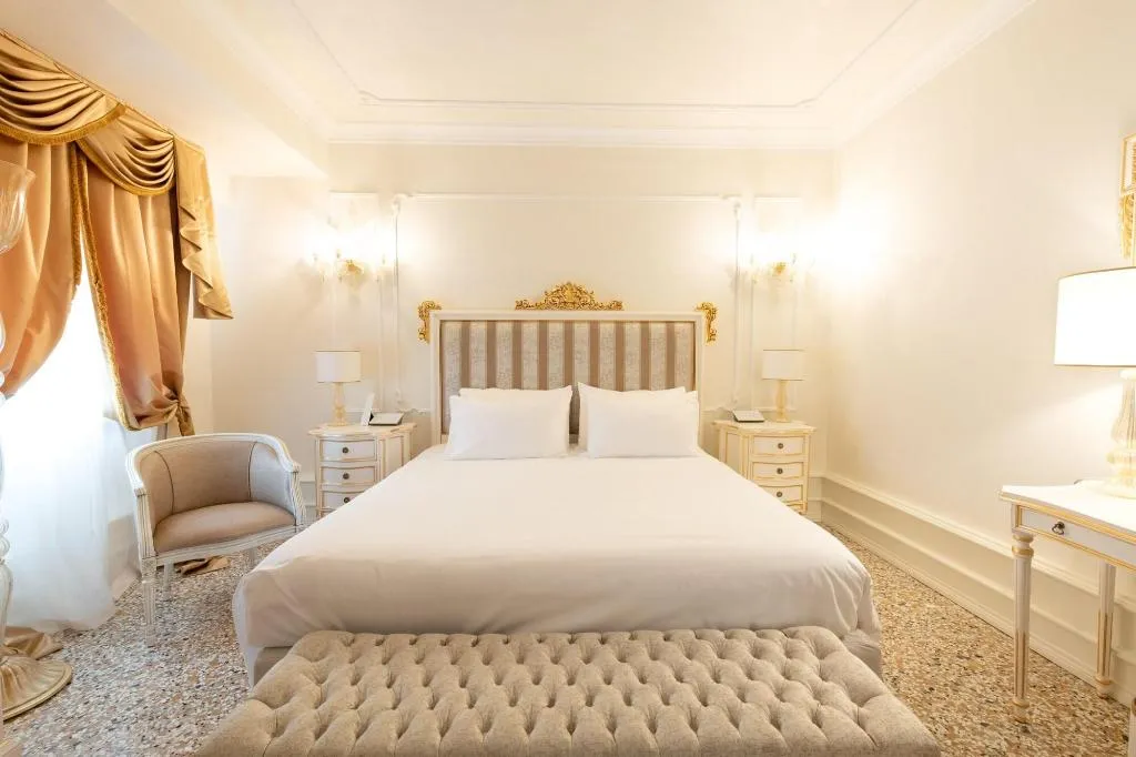 DOUBLE SUPERIOR Room, Cà Bonfadini Historic Experience, Venice