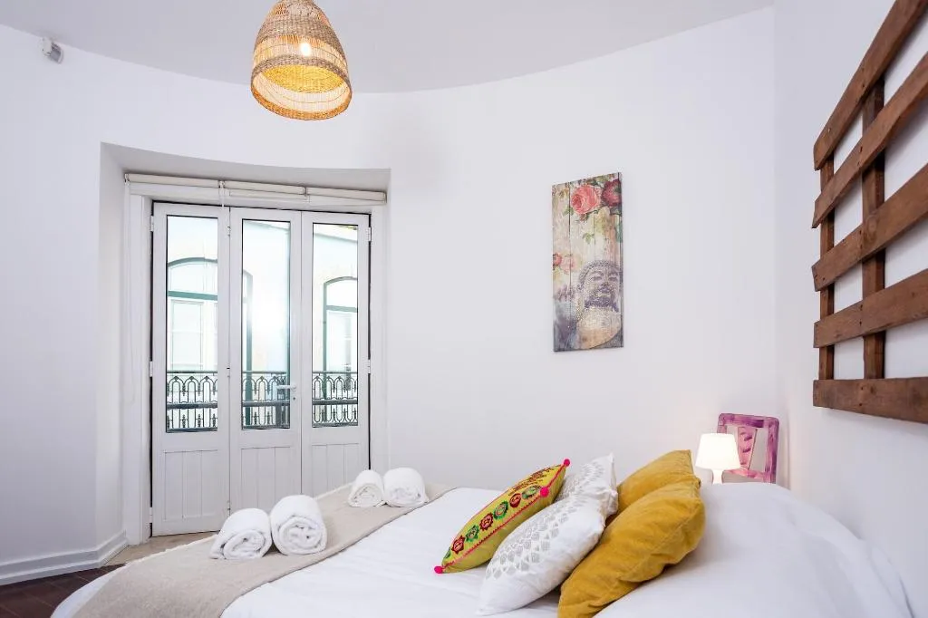 Room, Kais do Sol, Lisbon