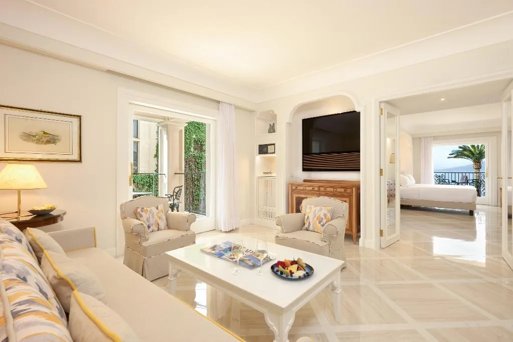 SUITE SEA VIEW Room, Grand Hotel Royal, Naples