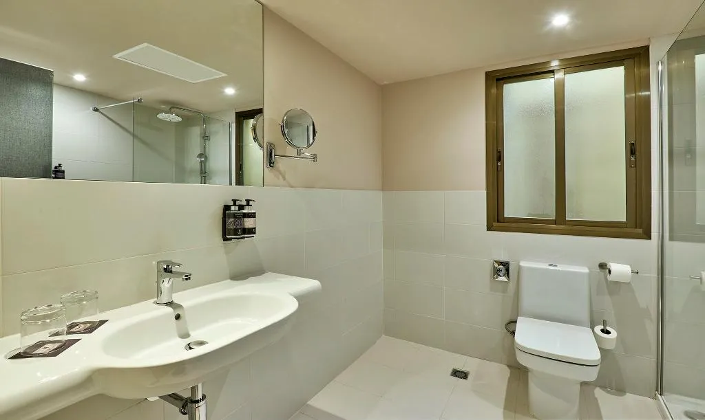 DOUBLE SINGLE USE SUPERIOR WITH BALCONY Room, Hesperia Barri Gòtic, Barcelona
