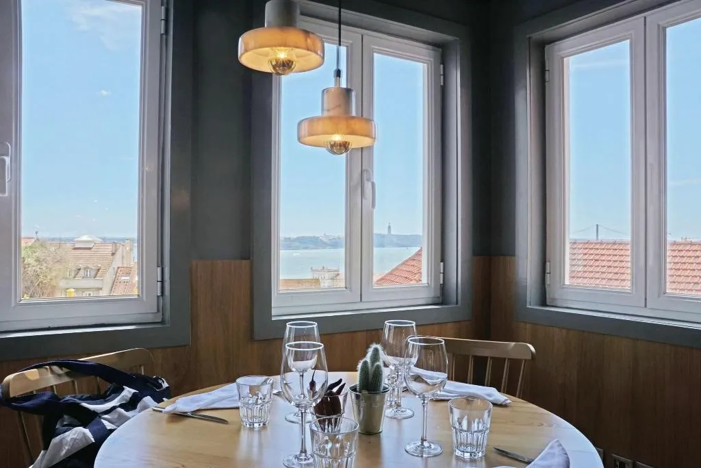 Restaurant, Solar Dos Mouros, Lisbon
