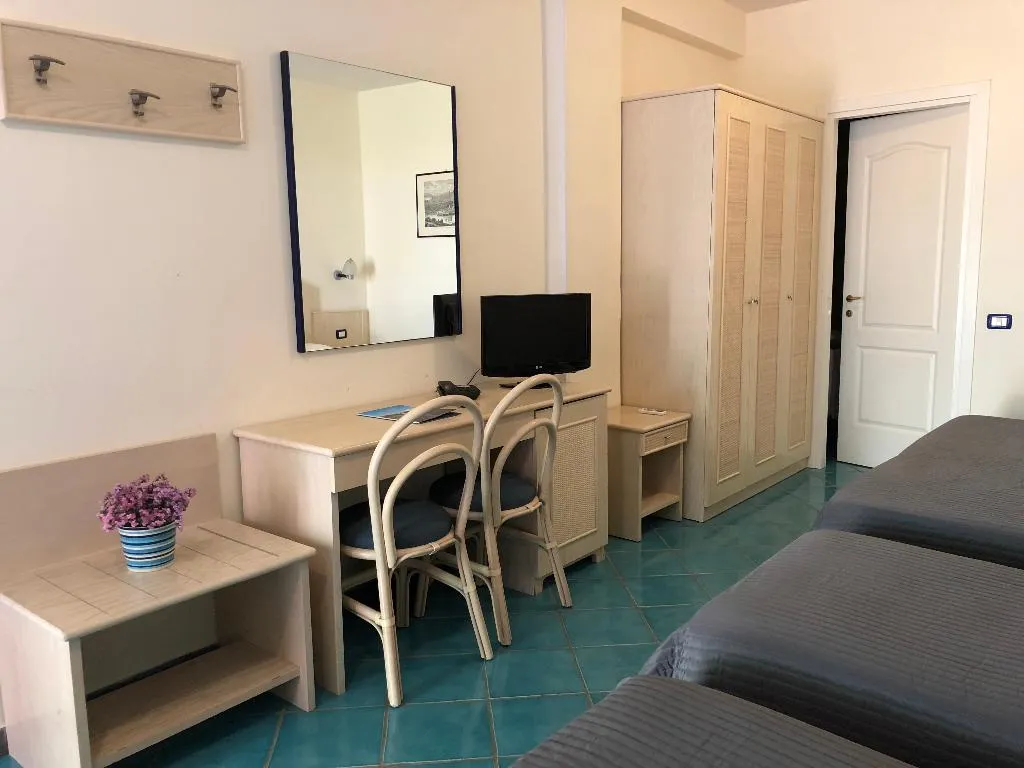 TRIPLE STANDARD Room, Agave Hotel, Naples