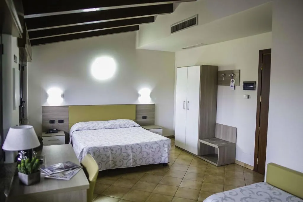 Room, Hotel Venini, Milan