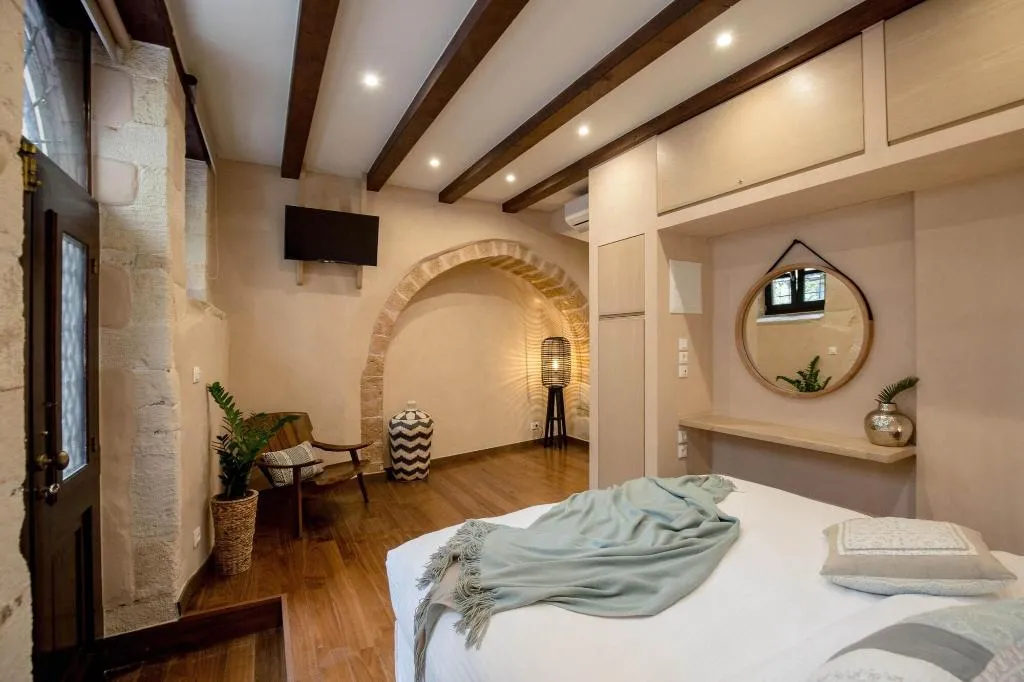 Room, J&G Suites, Crete