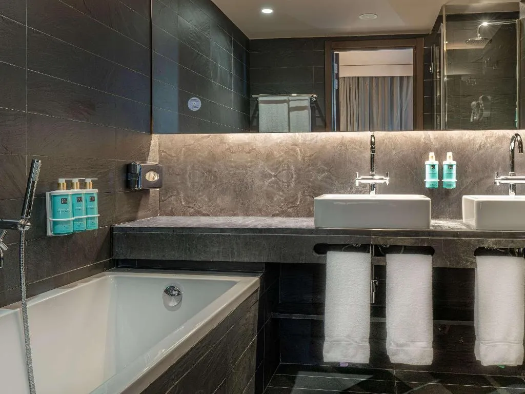 SUITE SUPERIOR QUEEN BED Room, Novotel Barcelona City, Barcelona