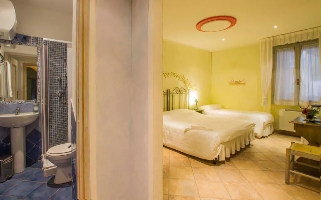 Room, Elisart, Alghero