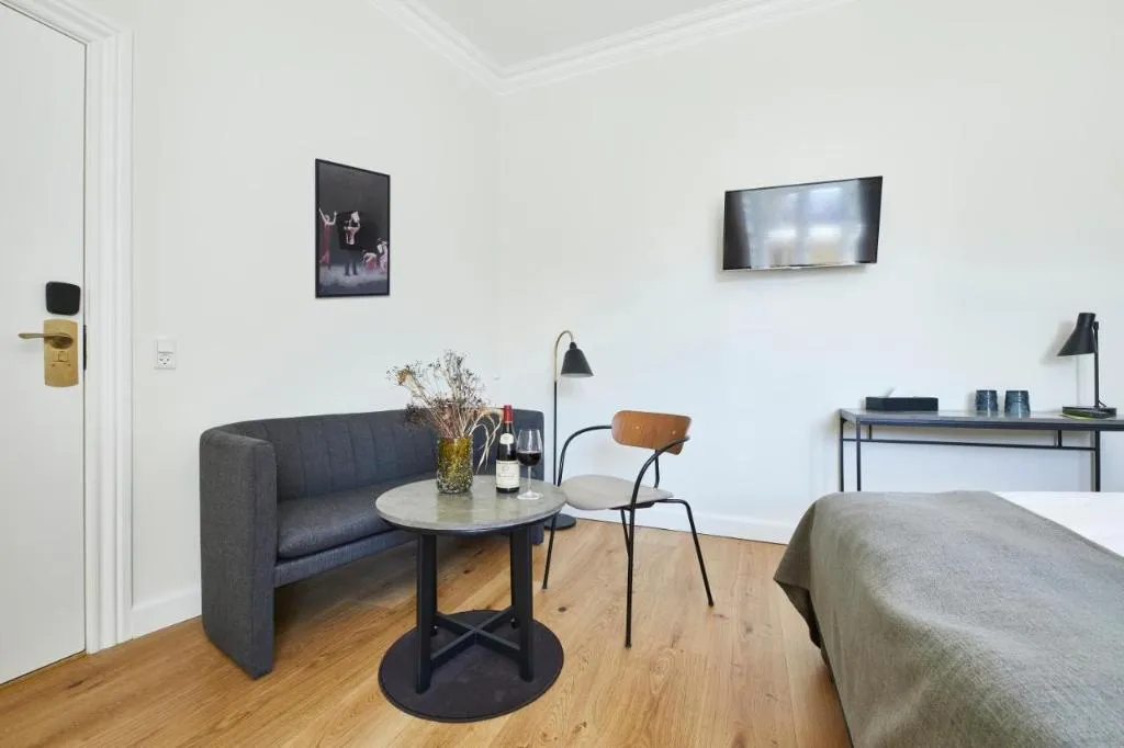 Room, Sct Thomas, Copenhagen