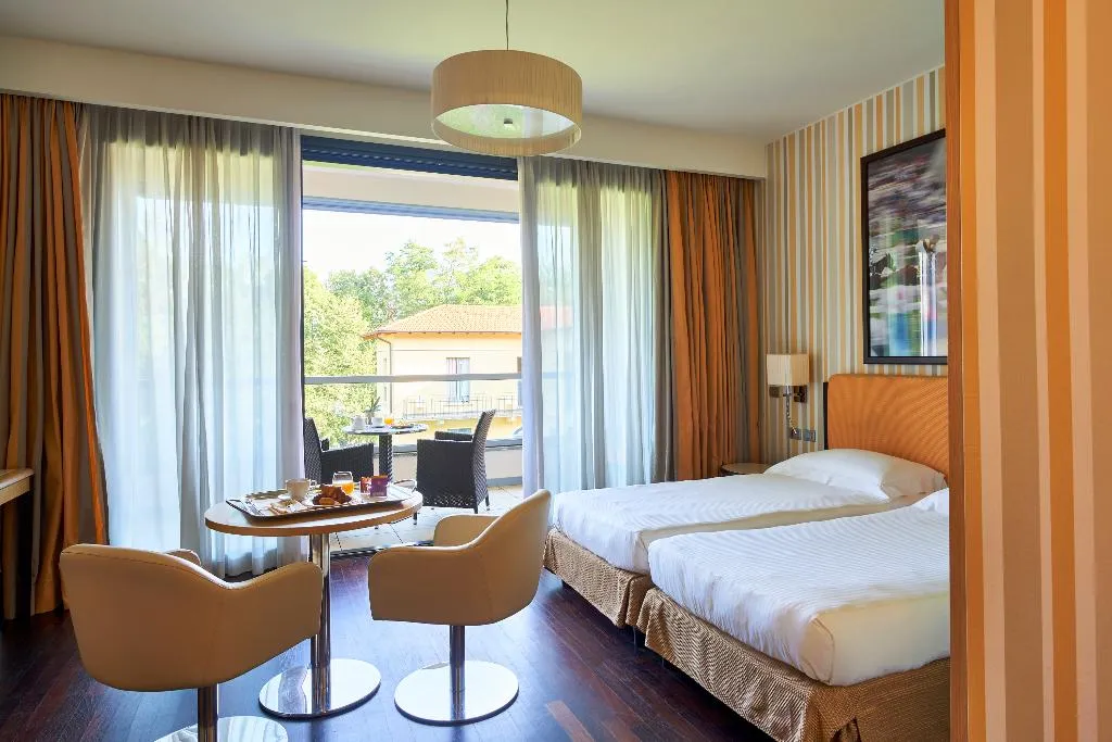 General view, Unahotels Varese, Milan