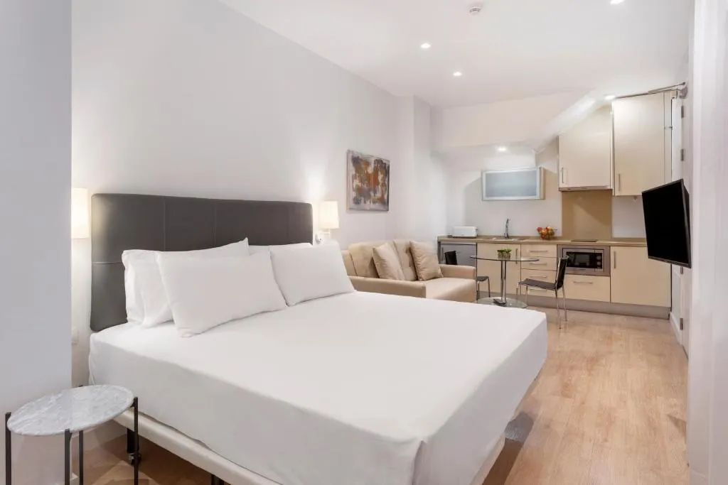 STUDIO CAPACITY 3 Room, Apartamentos Metrópolis Sevilla, Seville