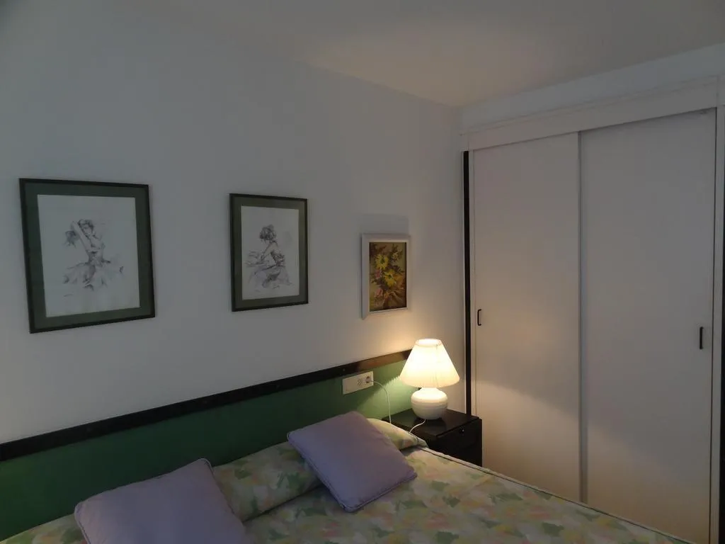 APARTMENT CAPACITY 6 THREE BEDROOM Room, Blaumar 2D, Costa Brava