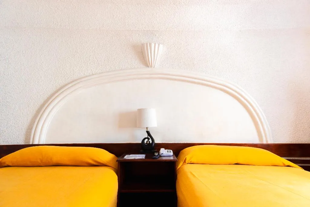 QUADRUPLE STANDARD Room, Antillano, Cancun Area