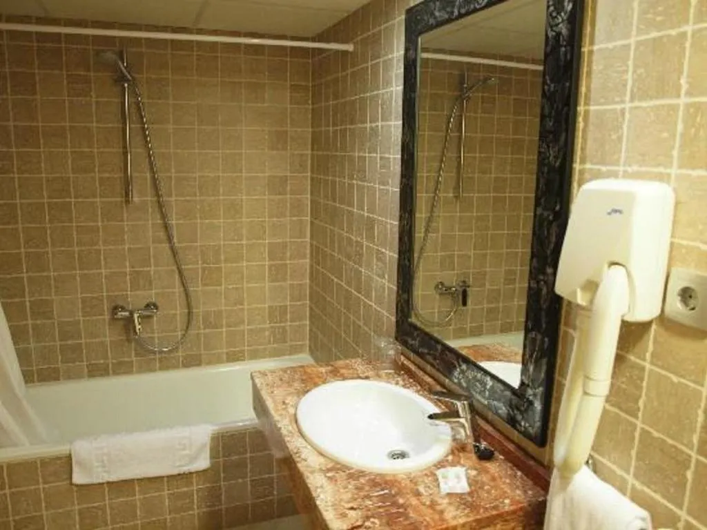 Double or Twin STANDARD Room, Alba Seleqtta Hotel Spa Resort, Costa Brava