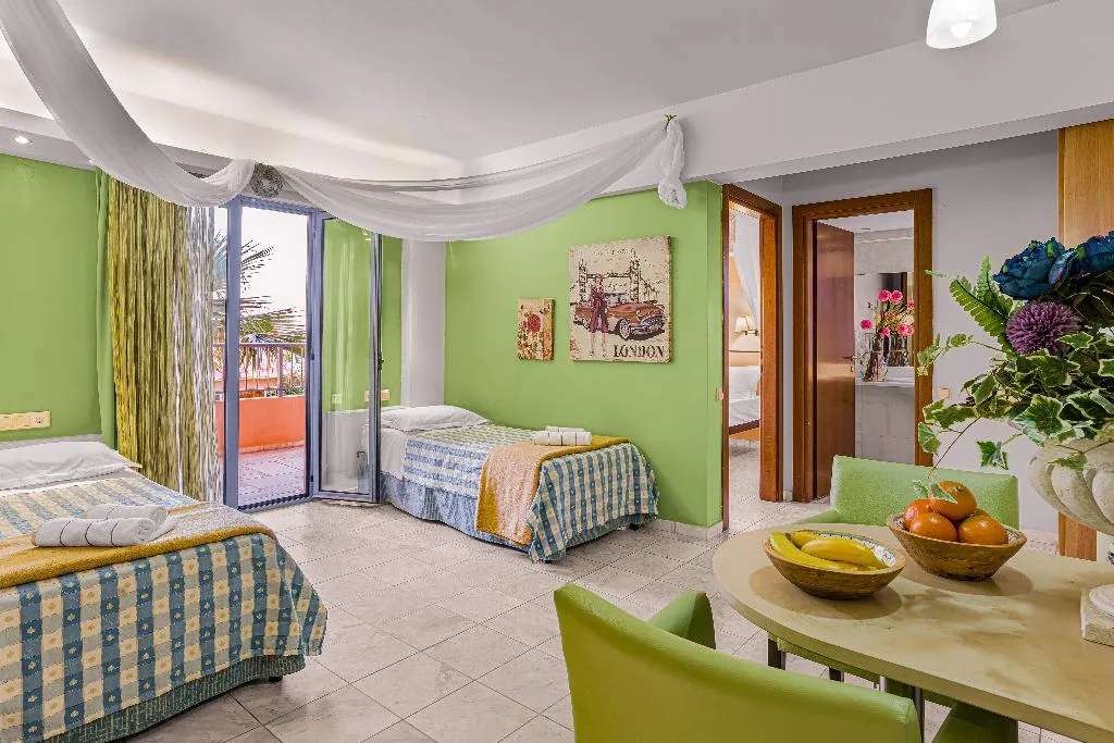 APARTMENT DELUXE Room, Golden Bay Apartments-Garden Haven, Crete