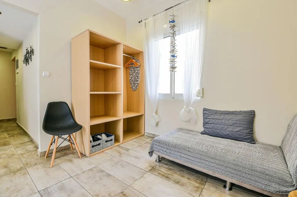 Room, Athens Way Lofts, Athens