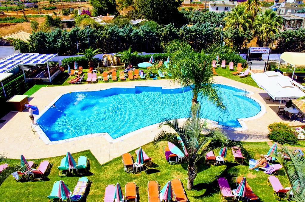 Pool, Yiannis Manos, Crete